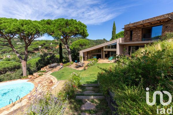 Maison d’architecte 6 pièces de 365 m² à La Croix-Valmer (83420)