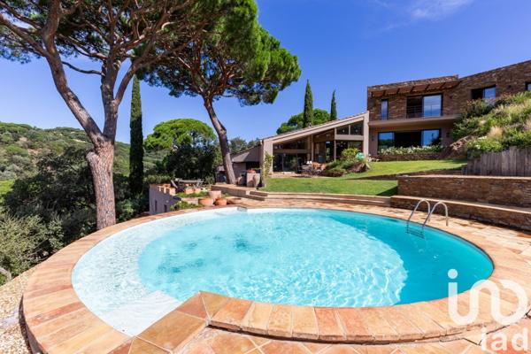 Maison d’architecte 6 pièces de 365 m² à La Croix-Valmer (83420)