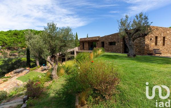 Maison d’architecte 6 pièces de 365 m² à La Croix-Valmer (83420)