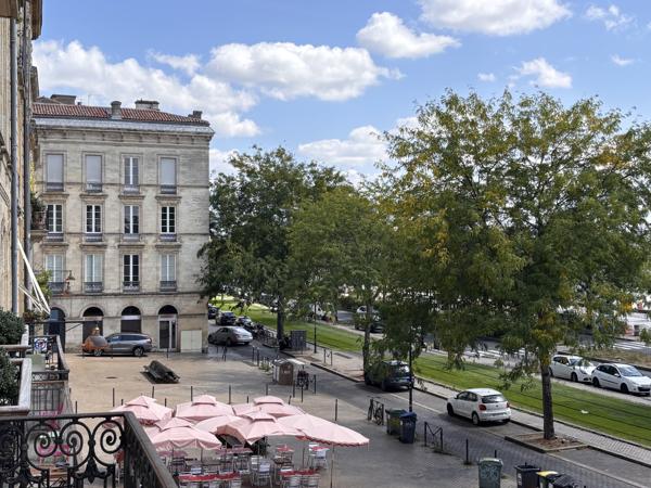 Appartement
         8 pièces
        - 202 m²