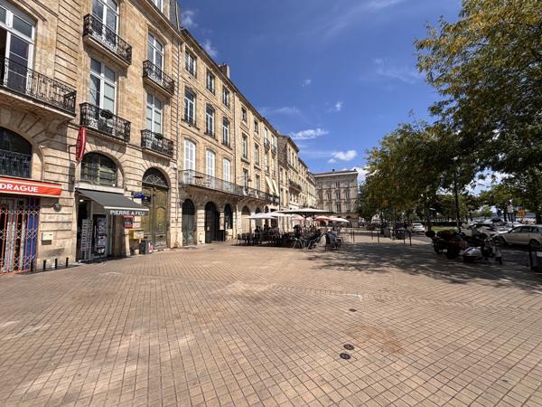 Appartement
         8 pièces
        - 202 m²