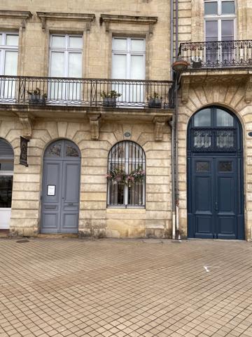 Appartement
         8 pièces
        - 202 m²