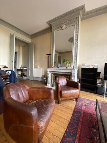 Appartement
         8 pièces
        - 202 m²