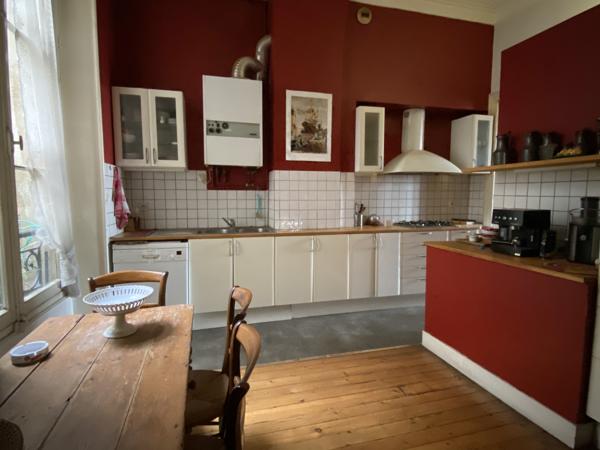 Appartement
         8 pièces
        - 202 m²