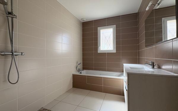 Maison à vendre    4 pièces •  L'Houmeau