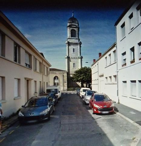 CHARTRONS - SAINT MARTIAL : APPARTEMENT T2 TRAVERSANT VENDU LOUÉ