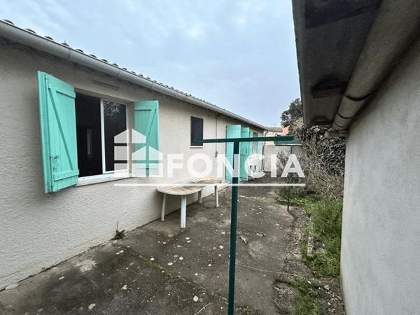 Location Appartement 4 pièces 85 m² - 8 RUE DE L'ESCANTILLON Nimes Cedex 30000