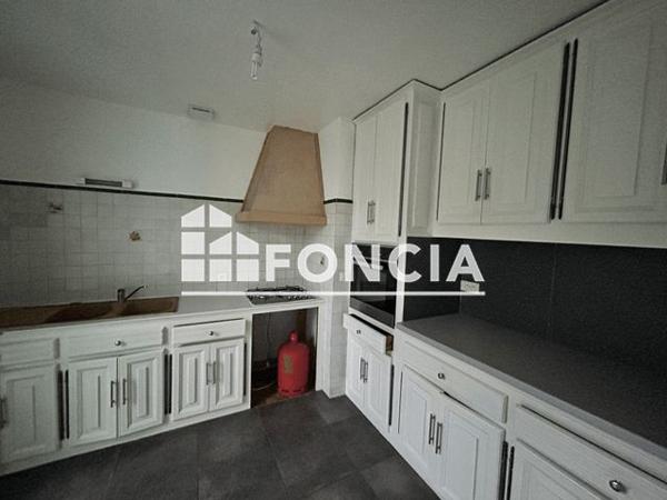 Location Appartement 4 pièces 85 m² - 8 RUE DE L'ESCANTILLON Nimes Cedex 30000