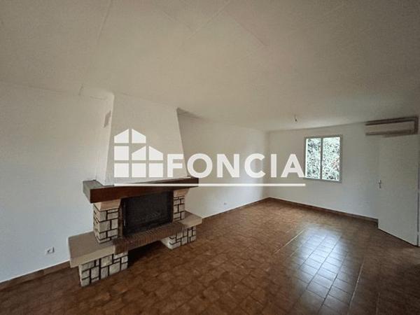 Location Appartement 4 pièces 85 m² - 8 RUE DE L'ESCANTILLON Nimes Cedex 30000