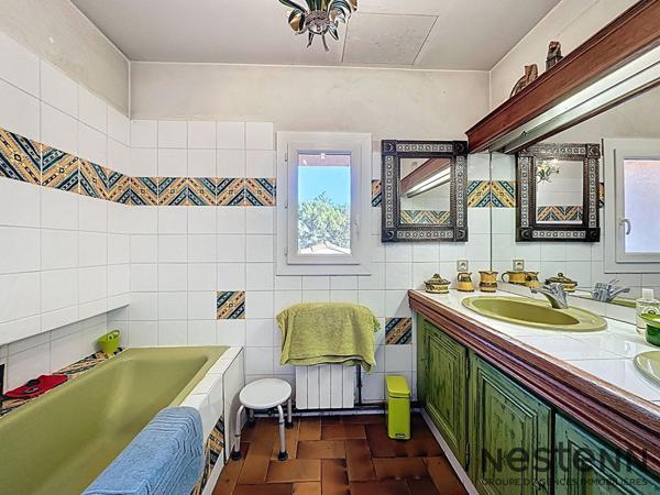 A vendre Villa 6 pièce(s) 175 m2 + Garage + Piscine et Dépendance