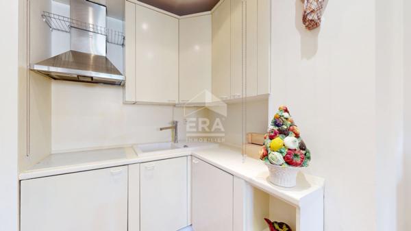 NICE - CARRÉ D'OR : A 100 MÈTRES DU FAMEUX HÔTEL NEGRESCO ,JOLI STUDIO AU CALME PROCHE MER