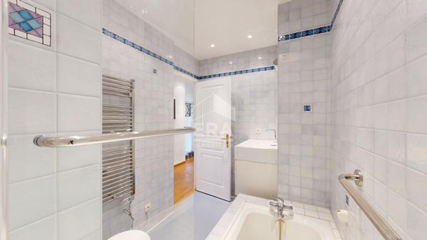 NICE - CARRÉ D'OR : A 100 MÈTRES DU FAMEUX HÔTEL NEGRESCO ,JOLI STUDIO AU CALME PROCHE MER