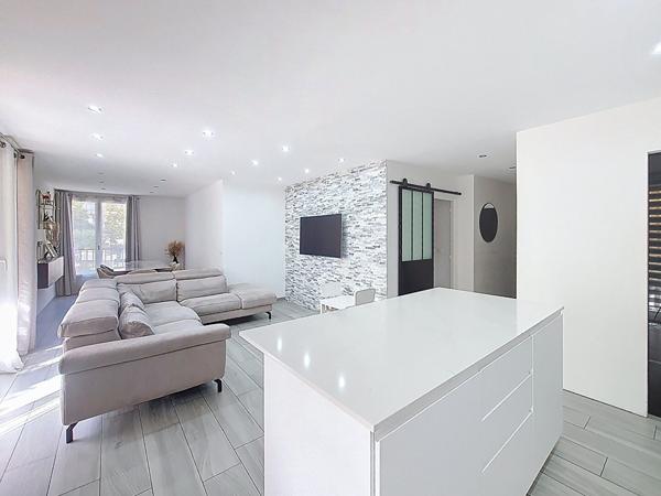 Appartement Marseille 3 pièce(s) 81.22 m2 très belle prestations