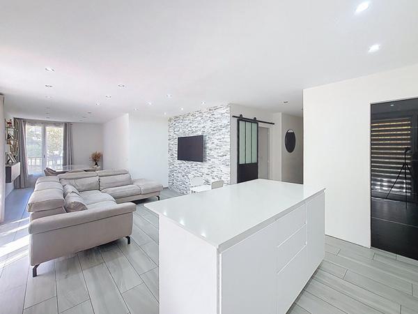 Appartement Marseille 3 pièce(s) 81.22 m2 très belle prestations