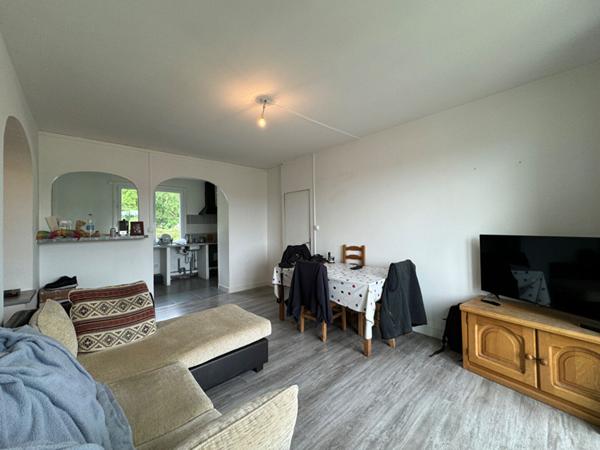 A vendre proche tous commerces, bel Appartement type 4 avec garage