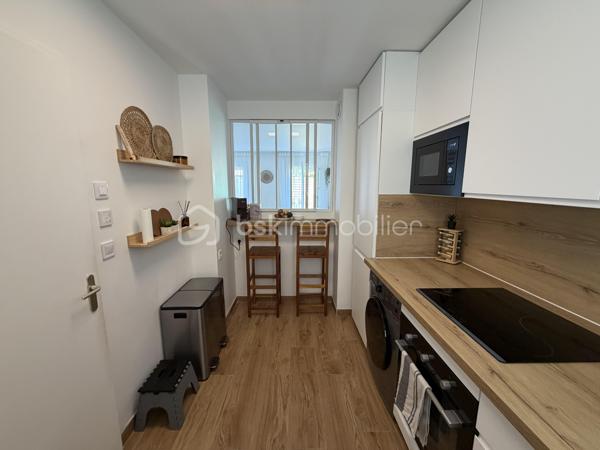 Située dans un secteur calme et recherché de Villeparisis, venez découvrir cette charmante maison SANS TRAVAUX À PRÉVOIR de 72m² construite en 2000, édifiée sur une parcelle de 100m².

Au rez-de-chaussée, une entrée dessert un agréable espace de vie de 19m² donnant sur un jardin d'environ 50m² sans vis à vis direct, une cuisine avec verrière passe plat de 7m², ainsi qu’un WC.

À l’étage, un palier vous guidera vers trois chambres de 9,5m²-11,5m² et 12,5m² ainsi qu’une salle de bains avec WC de 4m².

Vous bénéficierez également d’un garage de 17m² et une place extérieure idéal pour stationner vos véhicules et profiter d’un espace de rangement supplémentaire.

⭐ LES BONUS :
* Double vitrage PVC
* Volets roulants électriques
* Garage de 17m² + une place devant celui ci 
* Maison construite en 2000

💶 INFORMATIONS :
* Taxe foncière : 1 400 €
* ASL : 167€ à l'année

📍 COMMODITÉS :
* Commerces et services à proximité
* Écoles à proximité
* RER B Villeparisis à 5min en voiture ou 10min en Bus (Gare du Nord en 35min - Chatelet en 30min)
* Accès rapide aux principaux axes routiers

📞 Disponible 7j/7, n’hésitez pas à me contacter pour faire une visite ou avoir plus d’informations concernant ce bien.

🤝 >> 100% OUVERT AU PARTAGE INTER AGENCE !! <<

🎥 VIDEO DISPONIBLE SUR DEMANDE OU EN LIEN DANS L’ANNONCE