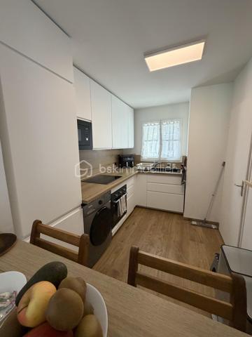 Située dans un secteur calme et recherché de Villeparisis, venez découvrir cette charmante maison SANS TRAVAUX À PRÉVOIR de 72m² construite en 2000, édifiée sur une parcelle de 100m².

Au rez-de-chaussée, une entrée dessert un agréable espace de vie de 19m² donnant sur un jardin d'environ 50m² sans vis à vis direct, une cuisine avec verrière passe plat de 7m², ainsi qu’un WC.

À l’étage, un palier vous guidera vers trois chambres de 9,5m²-11,5m² et 12,5m² ainsi qu’une salle de bains avec WC de 4m².

Vous bénéficierez également d’un garage de 17m² et une place extérieure idéal pour stationner vos véhicules et profiter d’un espace de rangement supplémentaire.

⭐ LES BONUS :
* Double vitrage PVC
* Volets roulants électriques
* Garage de 17m² + une place devant celui ci 
* Maison construite en 2000

💶 INFORMATIONS :
* Taxe foncière : 1 400 €
* ASL : 167€ à l'année

📍 COMMODITÉS :
* Commerces et services à proximité
* Écoles à proximité
* RER B Villeparisis à 5min en voiture ou 10min en Bus (Gare du Nord en 35min - Chatelet en 30min)
* Accès rapide aux principaux axes routiers

📞 Disponible 7j/7, n’hésitez pas à me contacter pour faire une visite ou avoir plus d’informations concernant ce bien.

🤝 >> 100% OUVERT AU PARTAGE INTER AGENCE !! <<

🎥 VIDEO DISPONIBLE SUR DEMANDE OU EN LIEN DANS L’ANNONCE