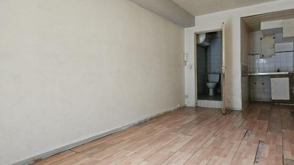 STUDIO 27M² A RENOVER ENTIEREMENT MAIRIE DES LILAS