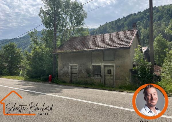 Bâtiment Industriel avec 16 000 m² de Terrain Constructible en Zone Industrielle