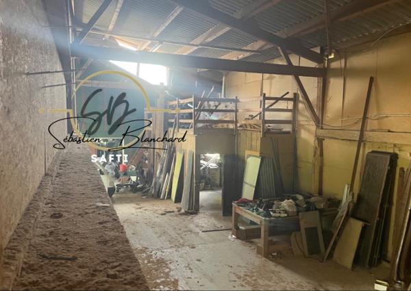 Bâtiment Industriel avec 16 000 m² de Terrain Constructible en Zone Industrielle