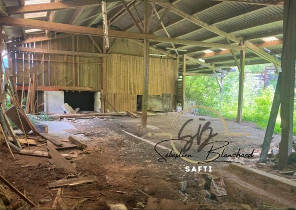 Bâtiment Industriel avec 16 000 m² de Terrain Constructible en Zone Industrielle