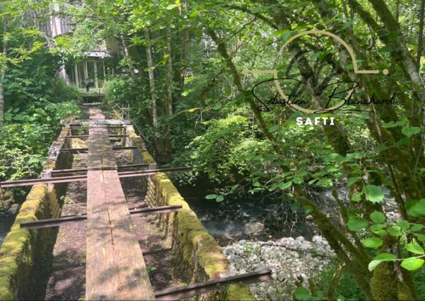 Bâtiment Industriel avec 16 000 m² de Terrain Constructible en Zone Industrielle