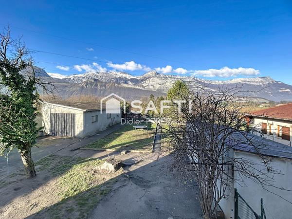 Maison rénovée avec grand terrain et dépendances