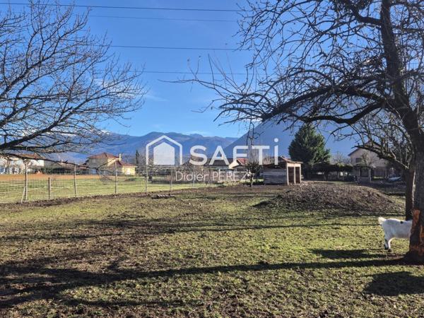 Maison rénovée avec grand terrain et dépendances