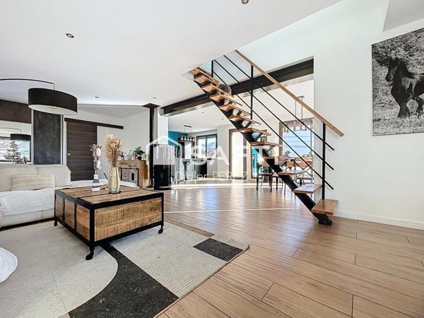 Maison rénovée avec grand terrain et dépendances