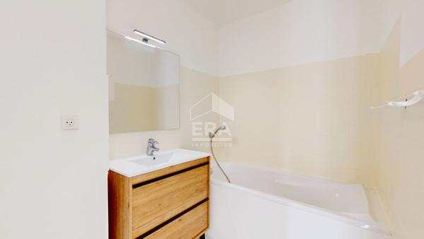 NICE OUEST - RAOUL DUFY : VASTE 4/5 PIÈCES TRAVERSANT AVEC 2 TERRASSES VUE DÉGAGÉE ET APERÇU MER