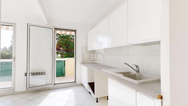 NICE OUEST - RAOUL DUFY : VASTE 4/5 PIÈCES TRAVERSANT AVEC 2 TERRASSES VUE DÉGAGÉE ET APERÇU MER