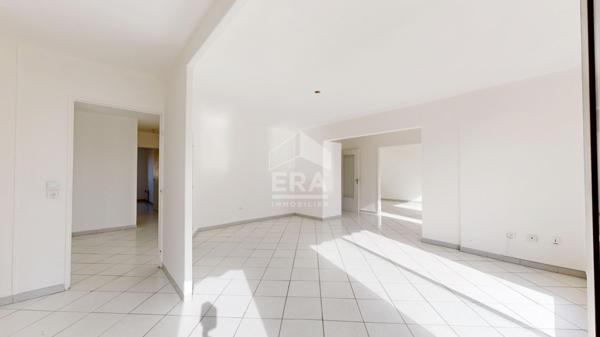 NICE OUEST - RAOUL DUFY : VASTE 4/5 PIÈCES TRAVERSANT AVEC 2 TERRASSES VUE DÉGAGÉE ET APERÇU MER