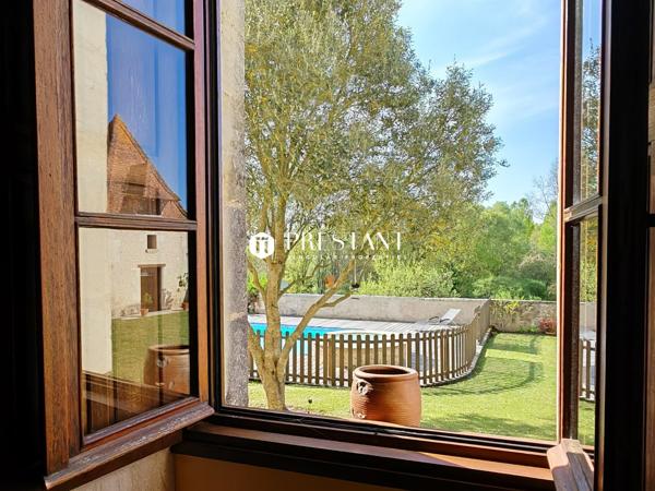 Élégant manoir du XVI siècle au cur de la Charente Sud  Vue imprenable et rénovation dexception, CHALAIS