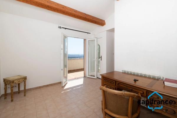 83 Toulon 4 chemins/le Baou, Villa 118m2 ( et plus de 35  m2 buanderie, annexe) vue mer calme 6 pieces 1053 m2