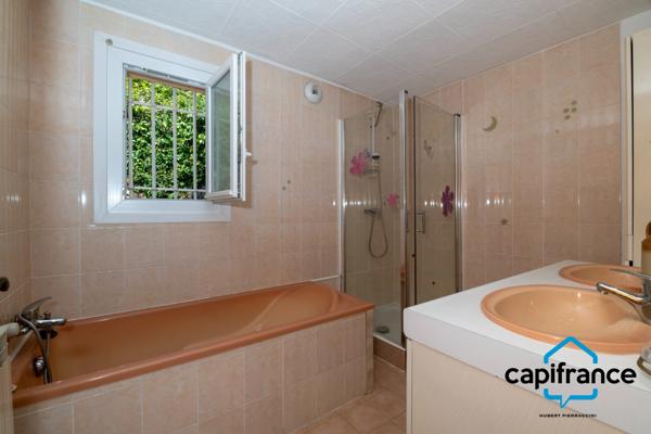 83 Toulon 4 chemins/le Baou, Villa 118m2 ( et plus de 35  m2 buanderie, annexe) vue mer calme 6 pieces 1053 m2