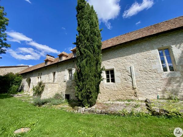 Magnifique maison, grande grange et piscine.