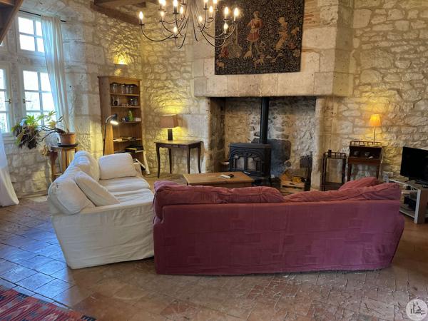 Magnifique maison, grande grange et piscine.