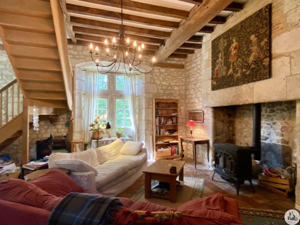 Magnifique maison, grande grange et piscine.
