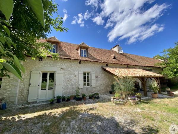 Magnifique maison, grande grange et piscine.