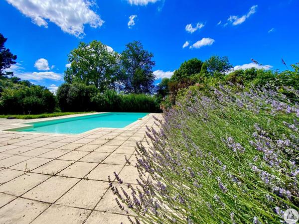 Magnifique maison, grande grange et piscine.