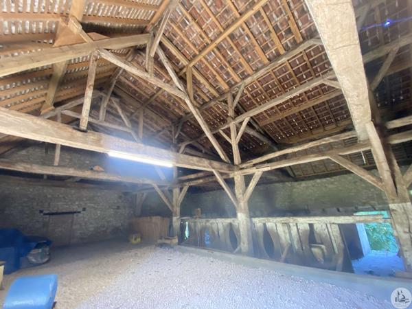 Magnifique maison, grande grange et piscine.