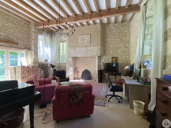 Magnifique maison, grande grange et piscine.