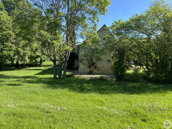 Magnifique maison, grande grange et piscine.
