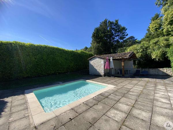 Magnifique maison, grande grange et piscine.