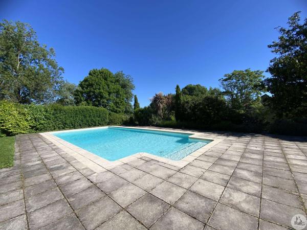 Magnifique maison, grande grange et piscine.