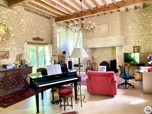 Magnifique maison, grande grange et piscine.