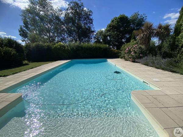 Magnifique maison, grande grange et piscine.