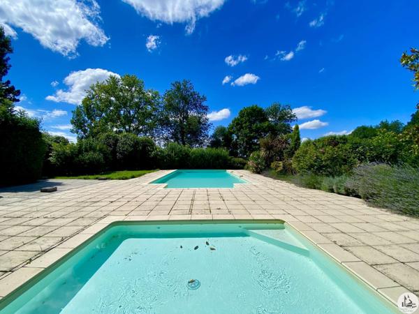 Magnifique maison, grande grange et piscine.