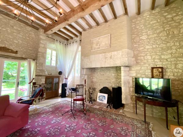 Magnifique maison, grande grange et piscine.