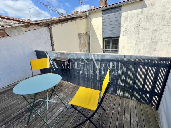 Maison de ville avec cour, terrasse et 2 studios